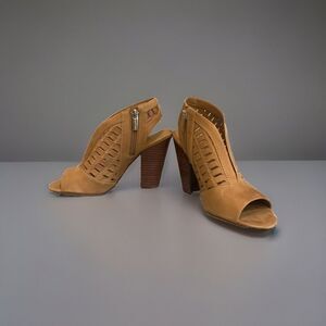Vince Camuto Suede‎ Peep Toe Zip Up Ankle Boots Booties Size 6M/36.5